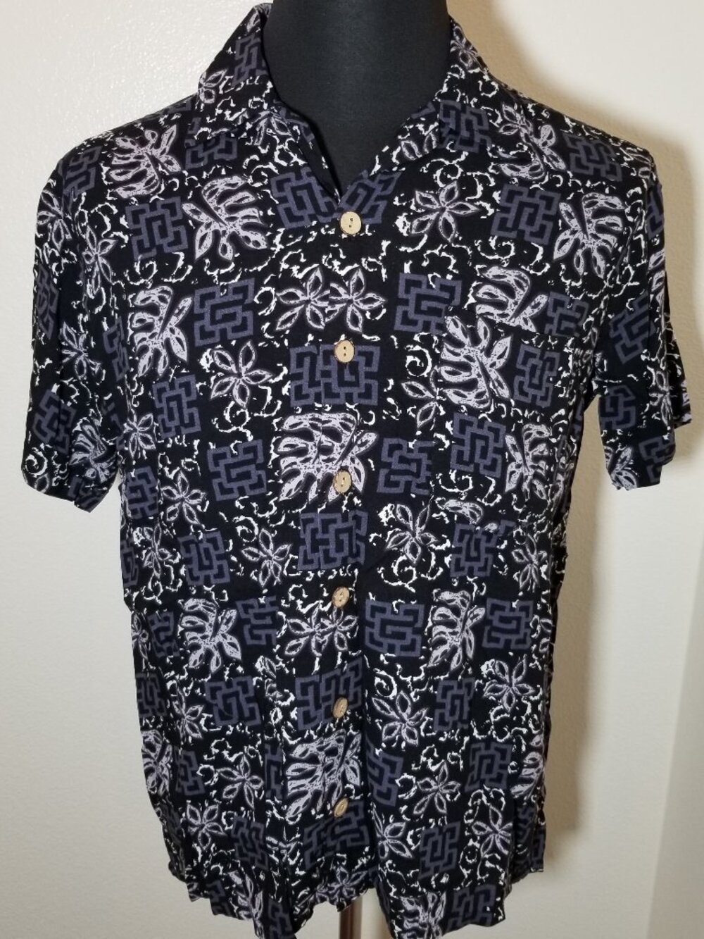 Kennington Ltd. Mens M Black Hawaiian Button Up Shirt Palm Leaves Floral Island